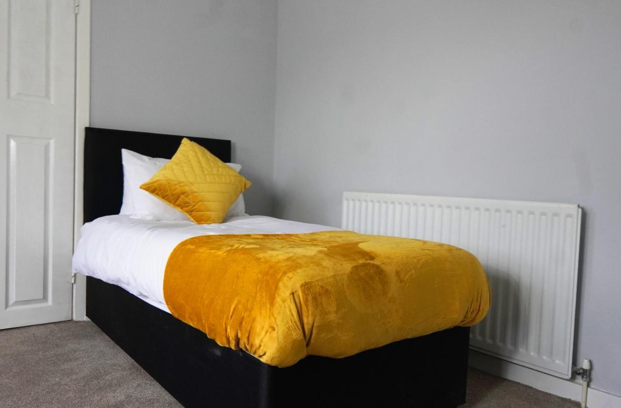 Portobello House - Four Bedroom House Perfect For Contractors - Sleeps 6 - Free Parking Wolverhampton Exterior photo
