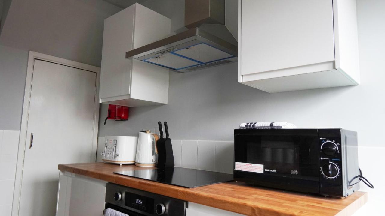 Portobello House - Four Bedroom House Perfect For Contractors - Sleeps 6 - Free Parking Wolverhampton Exterior photo