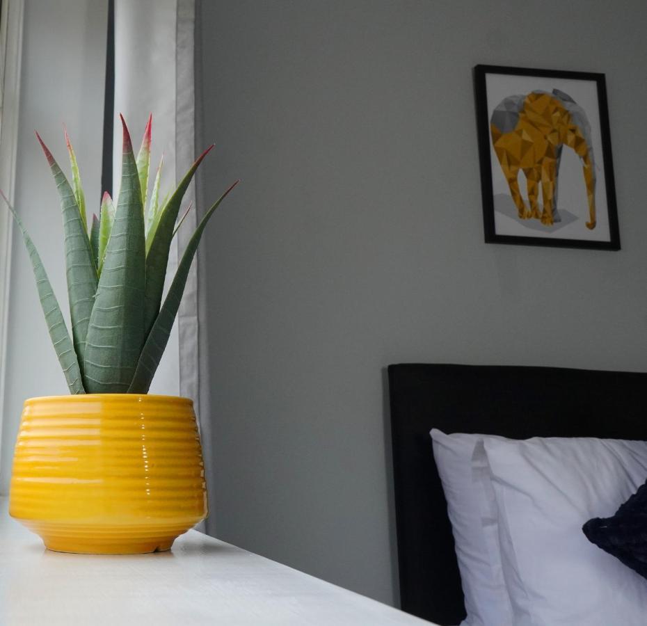 Portobello House - Four Bedroom House Perfect For Contractors - Sleeps 6 - Free Parking Wolverhampton Exterior photo