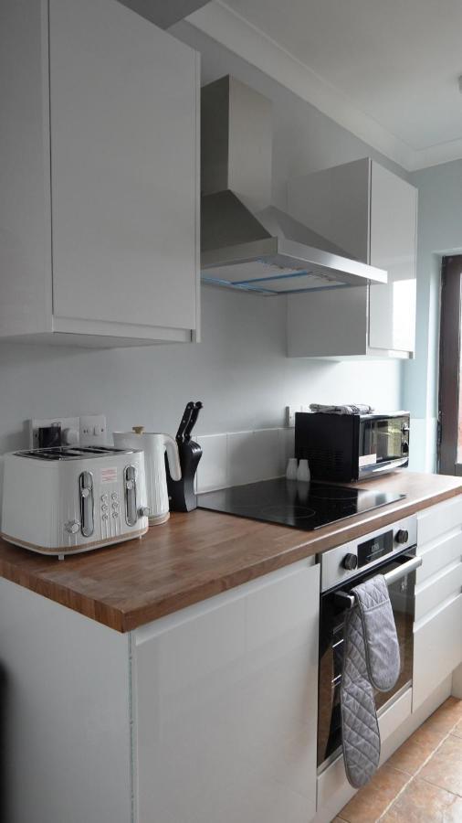 Portobello House - Four Bedroom House Perfect For Contractors - Sleeps 6 - Free Parking Wolverhampton Exterior photo
